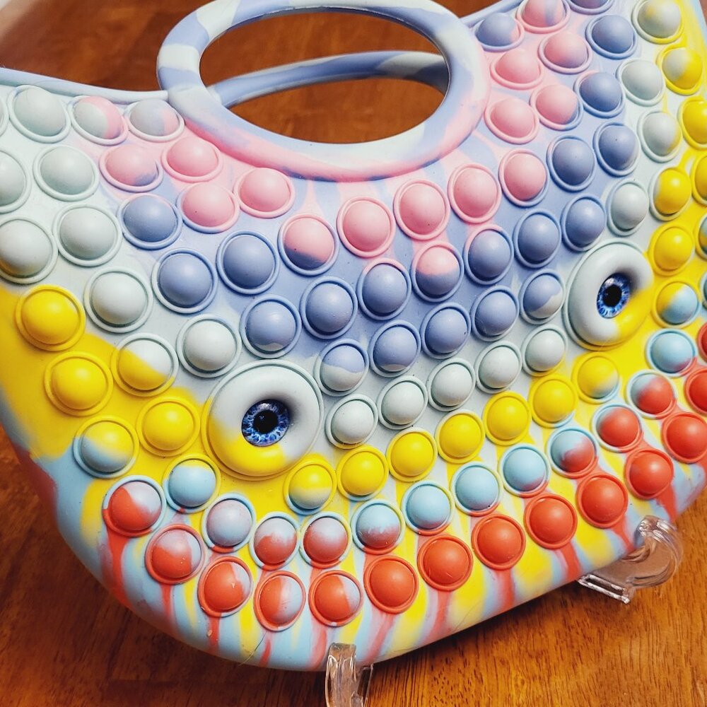 “Fidget” Rainbow Tote/Hanebag ~ NWOT